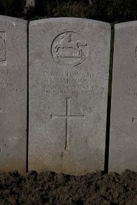 Lijssenthoek Military Cemetery - Simmons, J