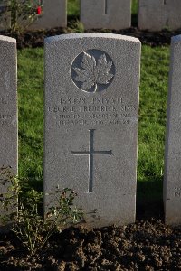 Lijssenthoek Military Cemetery - Sims, George Frederick