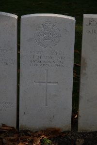 Lijssenthoek Military Cemetery - Sinclair, S P M