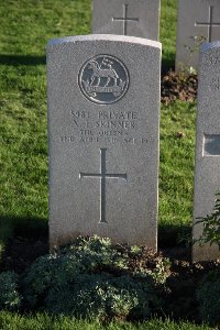 Lijssenthoek Military Cemetery - Skinner, A T