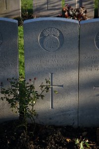 Lijssenthoek Military Cemetery - Slaven, F
