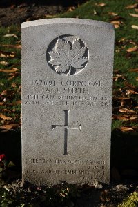 Lijssenthoek Military Cemetery - Smith, A J