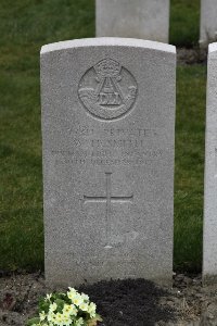 Lijssenthoek Military Cemetery - Smith, W H