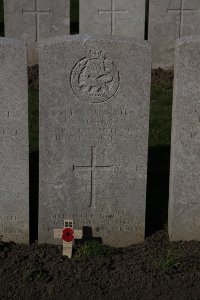 Lijssenthoek Military Cemetery - Squires, Albert