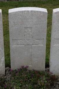Lijssenthoek Military Cemetery - Squirrell, Frederick William
