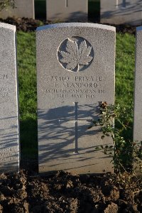Lijssenthoek Military Cemetery - Stanford, F
