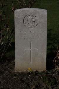 Lijssenthoek Military Cemetery - Stanton, G M