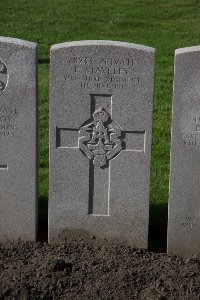 Lijssenthoek Military Cemetery - Staveley, E