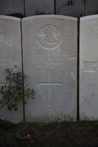 Lijssenthoek Military Cemetery - Steele, L