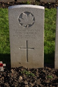Lijssenthoek Military Cemetery - Stephens, H W