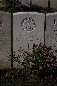 Lijssenthoek Military Cemetery - Sticker, Paul Oscar