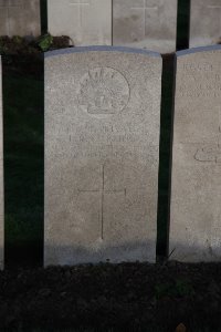 Lijssenthoek Military Cemetery - Stirling, Leslie Robert