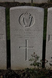 Lijssenthoek Military Cemetery - Stone, H