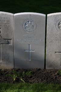 Lijssenthoek Military Cemetery - Stoves, J