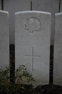 Lijssenthoek Military Cemetery - Stringer, C W