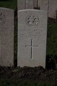 Lijssenthoek Military Cemetery - Stuttard, Leonard