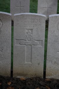 Lijssenthoek Military Cemetery - Sutherland, William Harold
