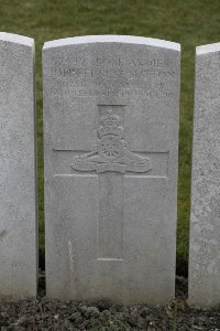 Lijssenthoek Military Cemetery - Sutton, John Ernest