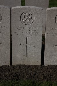 Lijssenthoek Military Cemetery - Sutton, W G