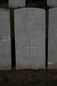 Lijssenthoek Military Cemetery - Swann, Stuart William