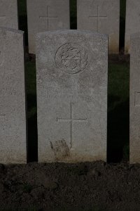 Lijssenthoek Military Cemetery - Swanton, R J