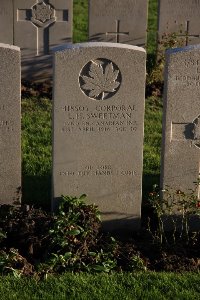 Lijssenthoek Military Cemetery - Sweetman, L H
