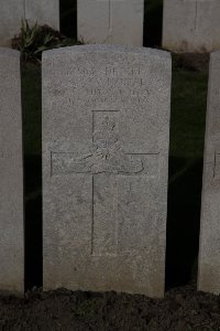 Lijssenthoek Military Cemetery - Swindell, L T