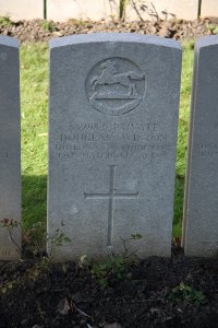 Lijssenthoek Military Cemetery - Swinton, Douglas