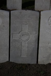 Lijssenthoek Military Cemetery - Tantrum, John