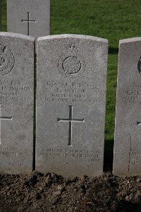 Lijssenthoek Military Cemetery - Taylor, E
