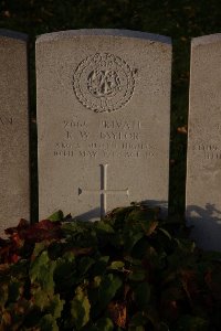 Lijssenthoek Military Cemetery - Taylor, Robert William