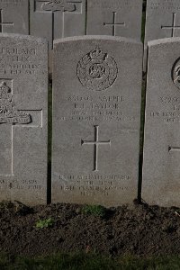 Lijssenthoek Military Cemetery - Taylor, Robert Percival