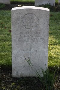 Lijssenthoek Military Cemetery - Taylor, Robert Bertram