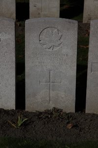 Lijssenthoek Military Cemetery - Temple, R H