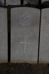 Lijssenthoek Military Cemetery - Thomas, Dillwyn