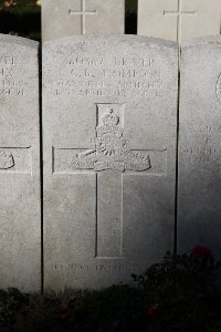 Lijssenthoek Military Cemetery - Thompson, E G B