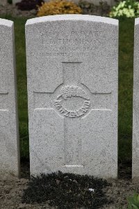Lijssenthoek Military Cemetery - Thompson, Leslie Bennett