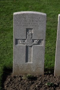 Lijssenthoek Military Cemetery - Thompson, Nathan