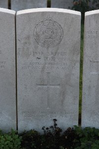 Lijssenthoek Military Cemetery - Tozer, C