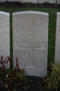 Lijssenthoek Military Cemetery - Tree, R E