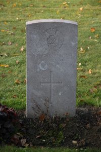 Lijssenthoek Military Cemetery - Trussell, E L
