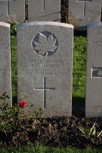 Lijssenthoek Military Cemetery - Tucker, Bertram John