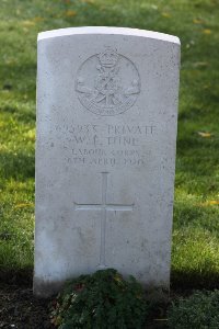 Lijssenthoek Military Cemetery - Tune, W E