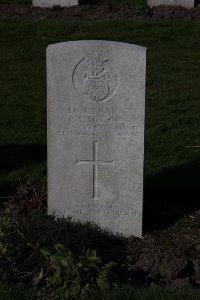 Lijssenthoek Military Cemetery - Turton, Edmund Spencer