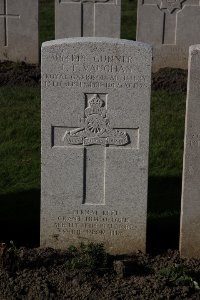 Lijssenthoek Military Cemetery - Vaughan, J T