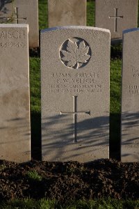 Lijssenthoek Military Cemetery - Veitch, Frederick Walker