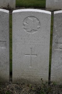 Lijssenthoek Military Cemetery - Vooght, S J