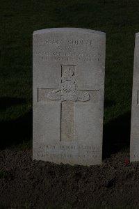 Lijssenthoek Military Cemetery - Wake, M