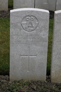 Lijssenthoek Military Cemetery - Walduck, Ernest