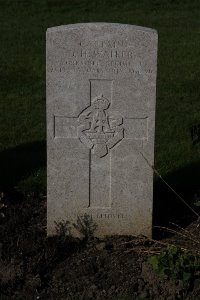 Lijssenthoek Military Cemetery - Walker, Denis Henry
